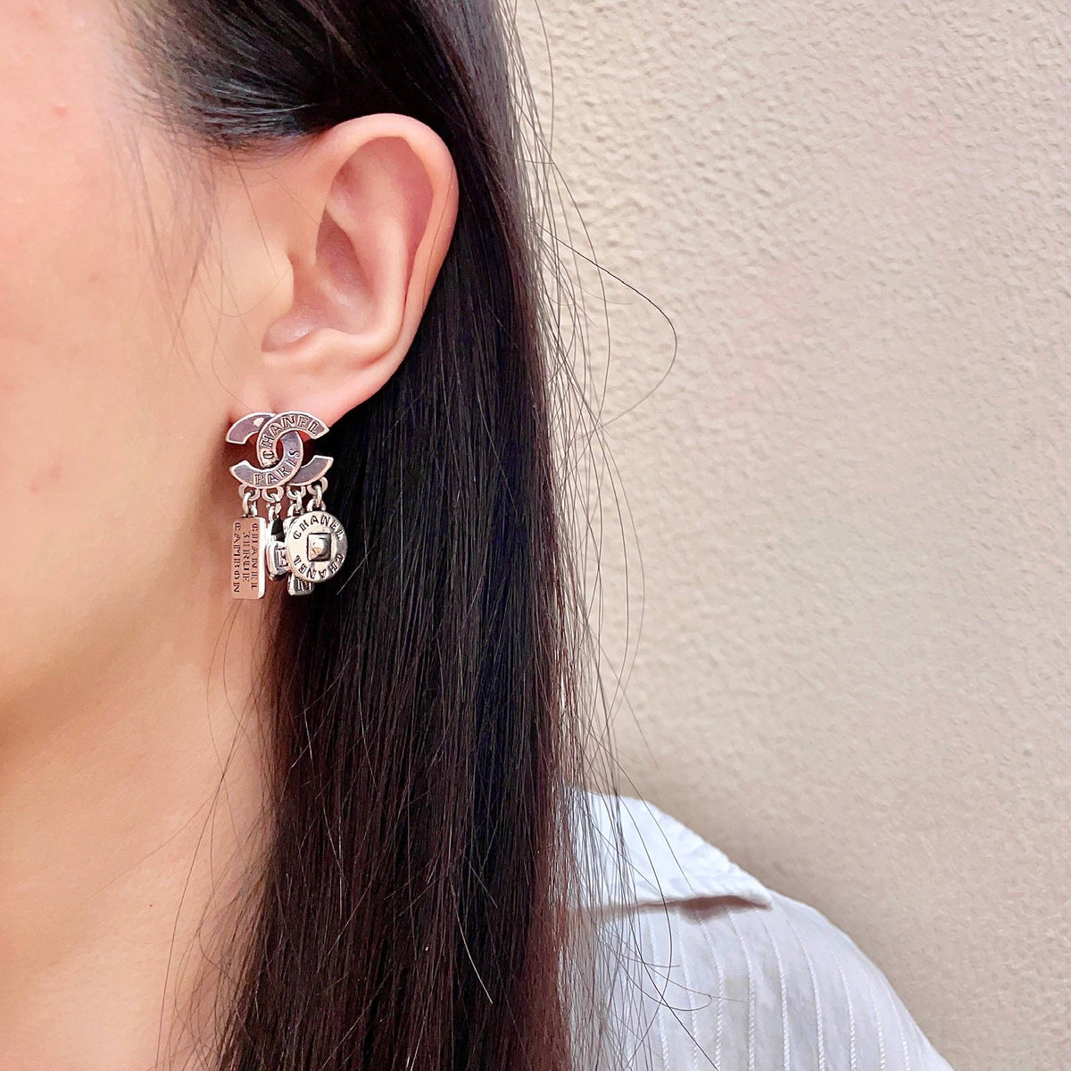 Double-C Emblem Stud Earrings in Polished Metal-Tone – Design 449 detail view