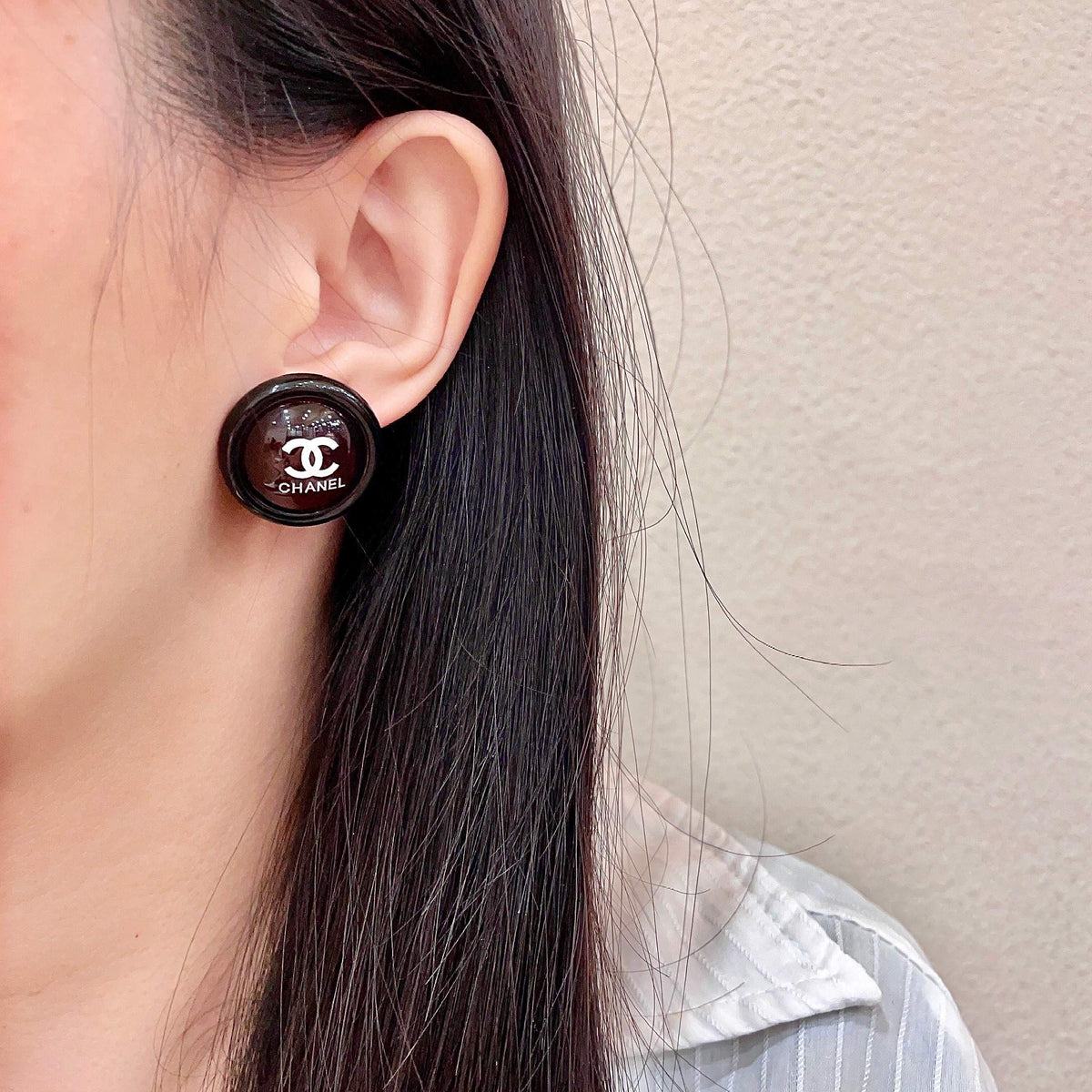 Double-C Emblem Stud Earrings in Polished Metal-Tone – Design 447 detail view