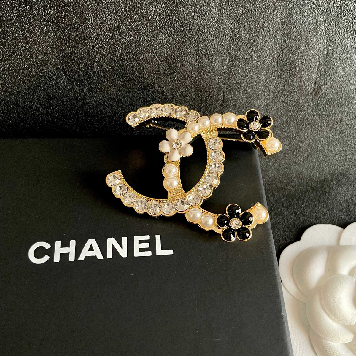 Signature Emblem Brooch in Polished Metal-Tone – Design 060 detail view