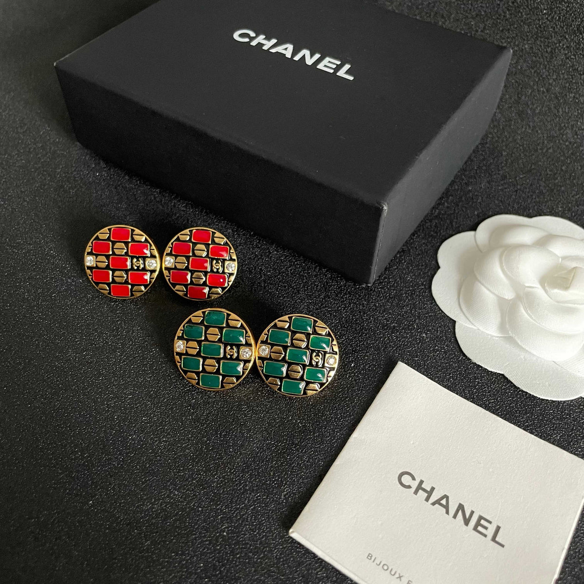 Double-C Emblem Stud Earrings in Polished Metal-Tone – Design 454 close-up detail