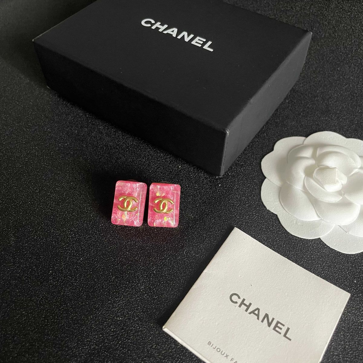 Double-C Emblem Stud Earrings in Polished Metal-Tone – Design 476 close-up detail
