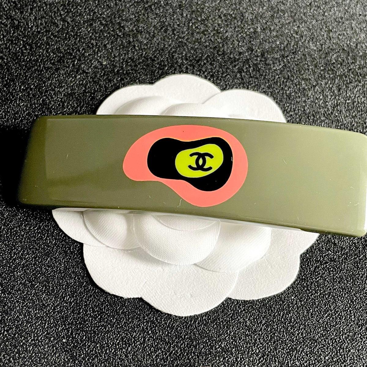 Double-C Emblem Hair Clip – Design 037 front product view