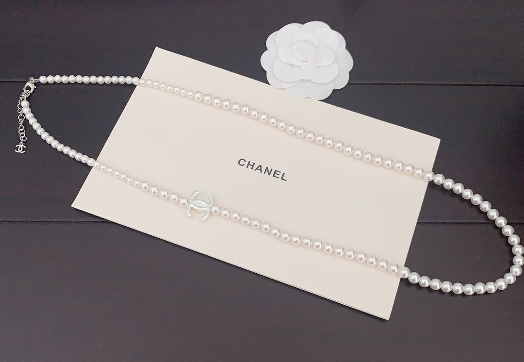 Pearl Pearl-Detail Pendant Necklace – Pearl Detail – Design 068 detail view