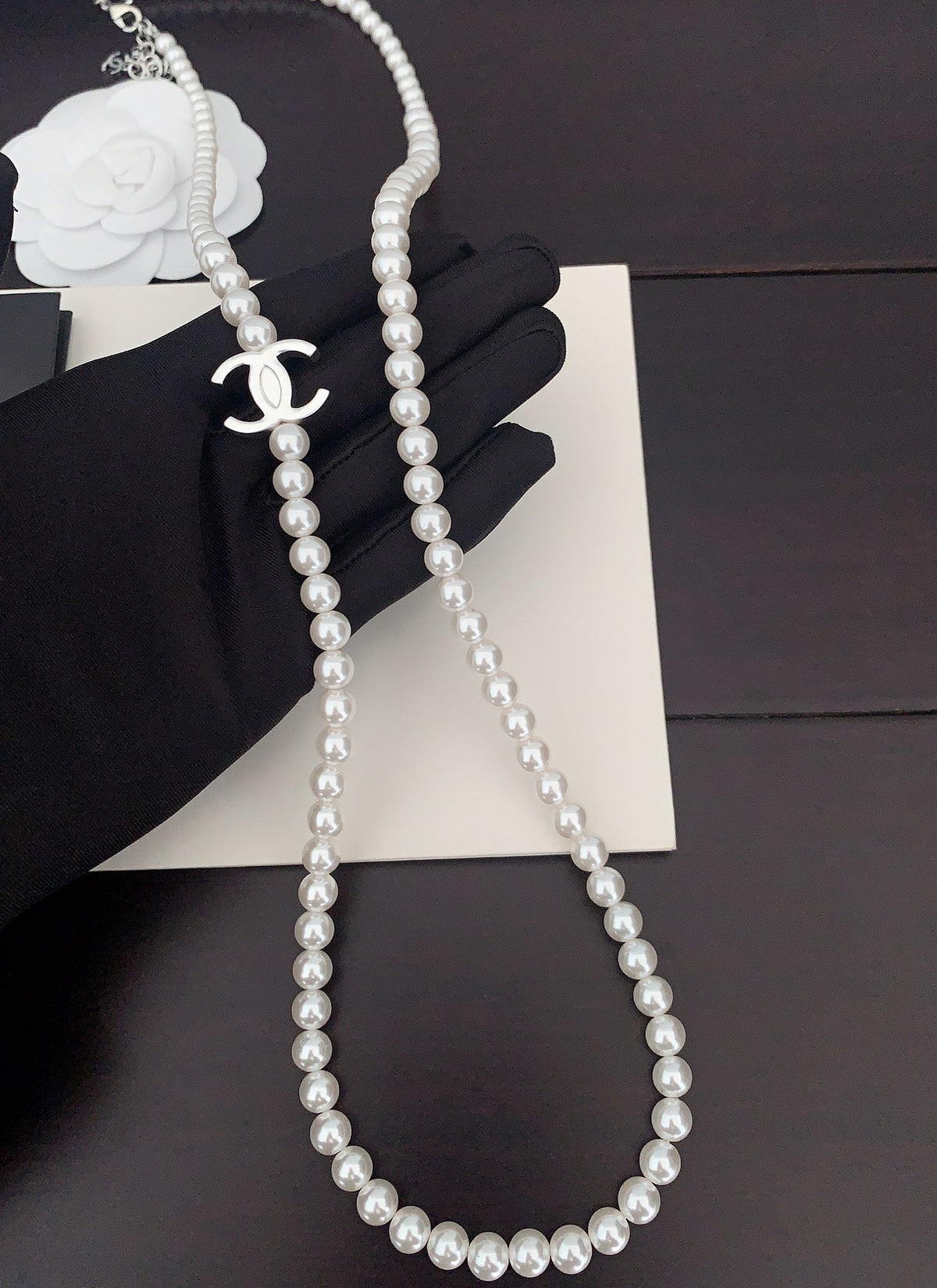 Pearl Pearl-Detail Pendant Necklace – Pearl Detail – Design 068 side detail