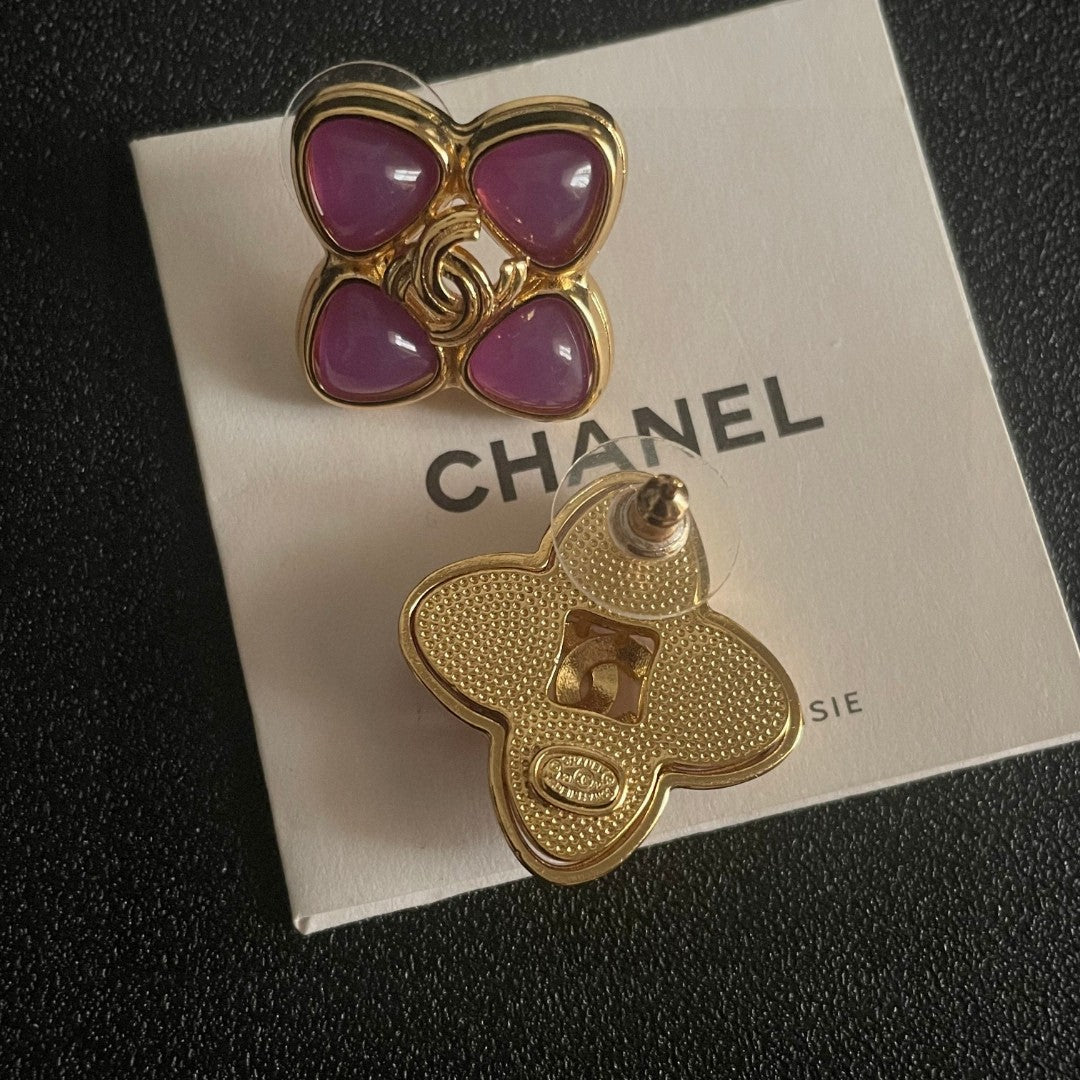 Double-C Emblem Stud Earrings in Polished Metal-Tone – Design 474 main product view