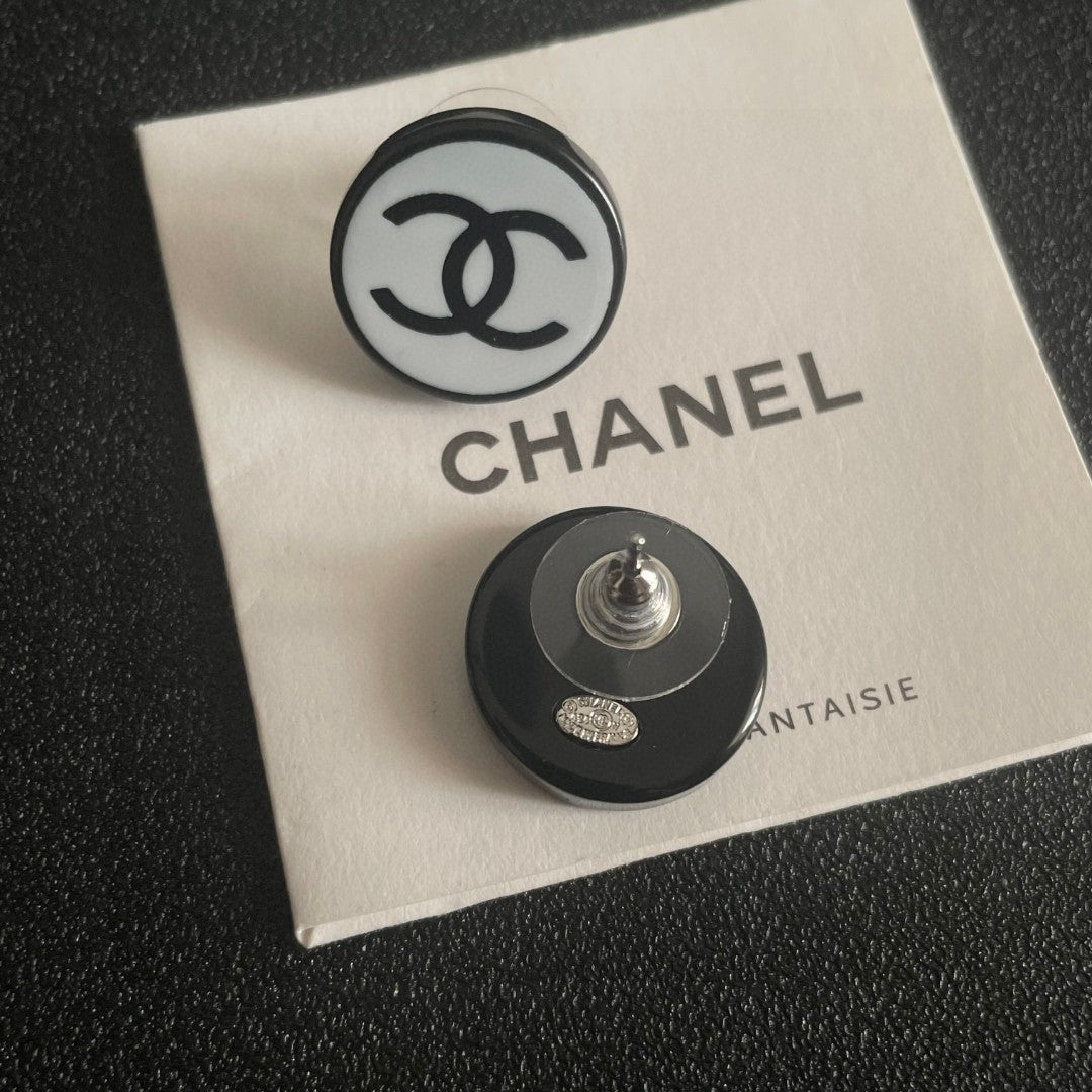 Double-C Emblem Stud Earrings in Polished Metal-Tone – Design 432 main product view