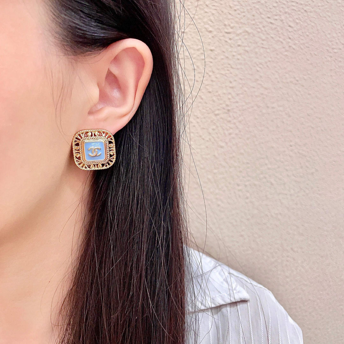 Double-C Emblem Stud Earrings in Polished Metal-Tone – Design 138 detail view