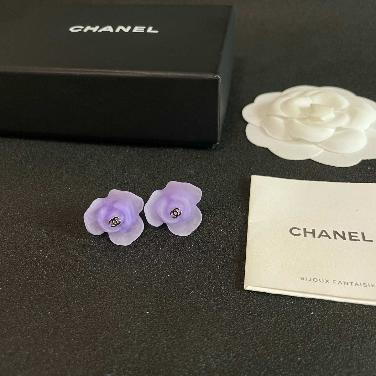Double-C Emblem Stud Earrings in Polished Metal-Tone – Design 133 close-up detail