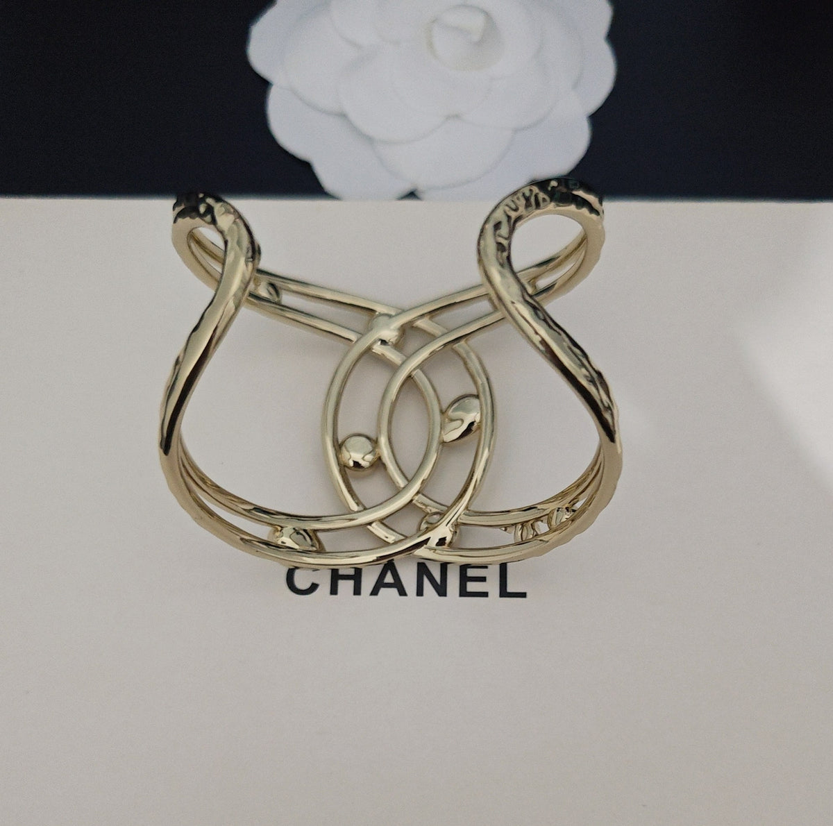 Signature Emblem Bangle in Gold-Tone – Design 001 side detail
