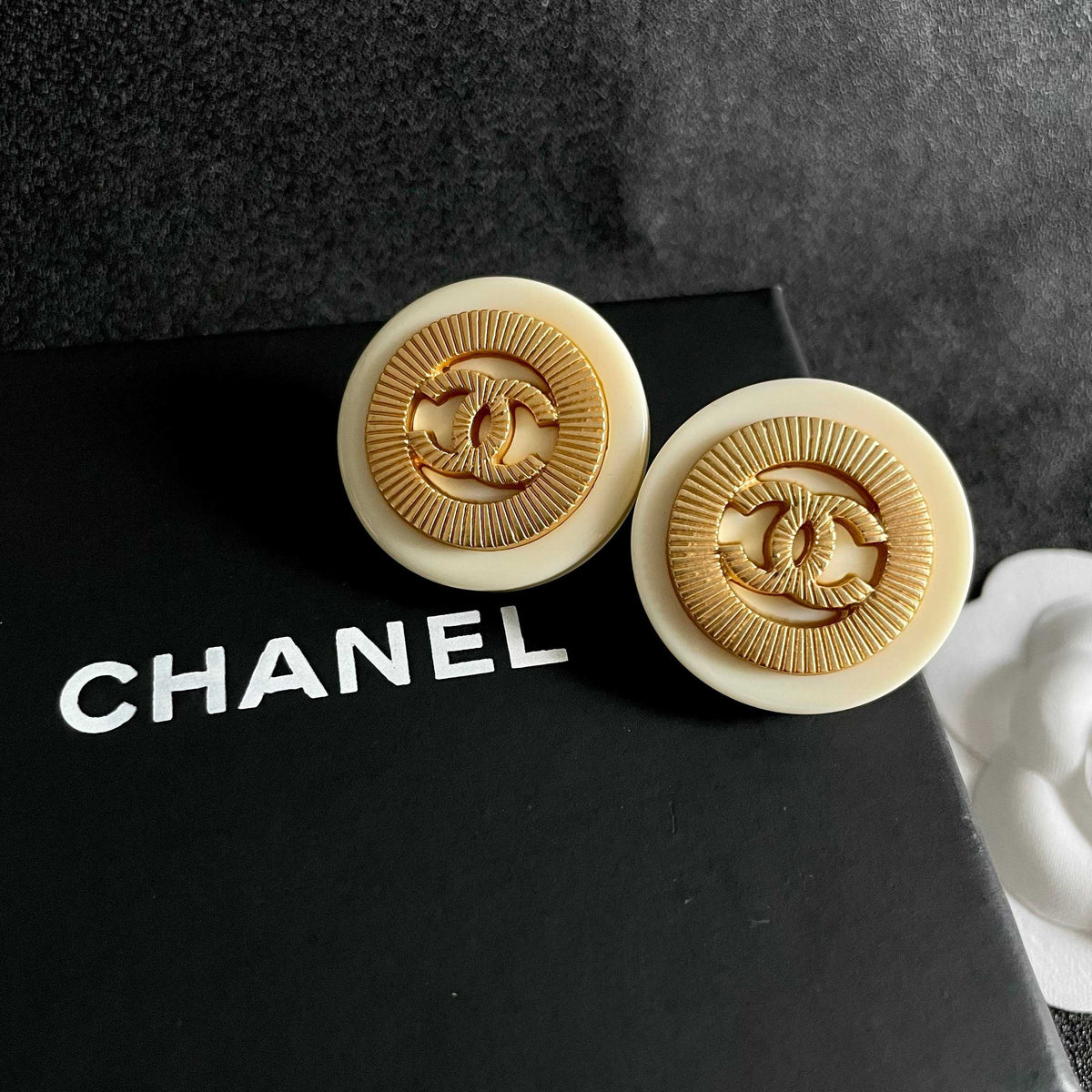 Double-C Emblem Stud Earrings in Polished Metal-Tone – Design 029 detail view