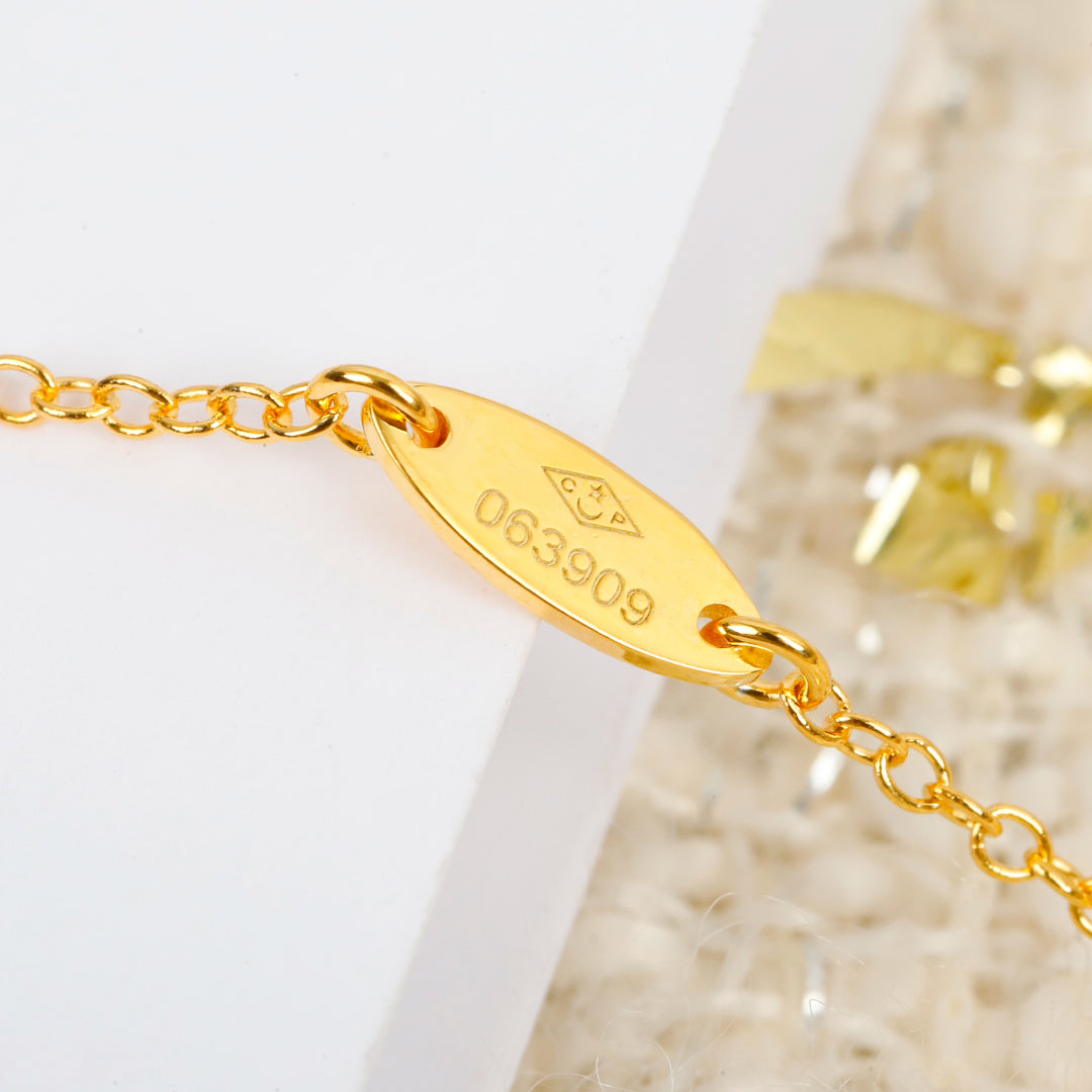 Pearl Pearl-Detail Pendant Necklace – Pearl Detail – Design 058 styled product view