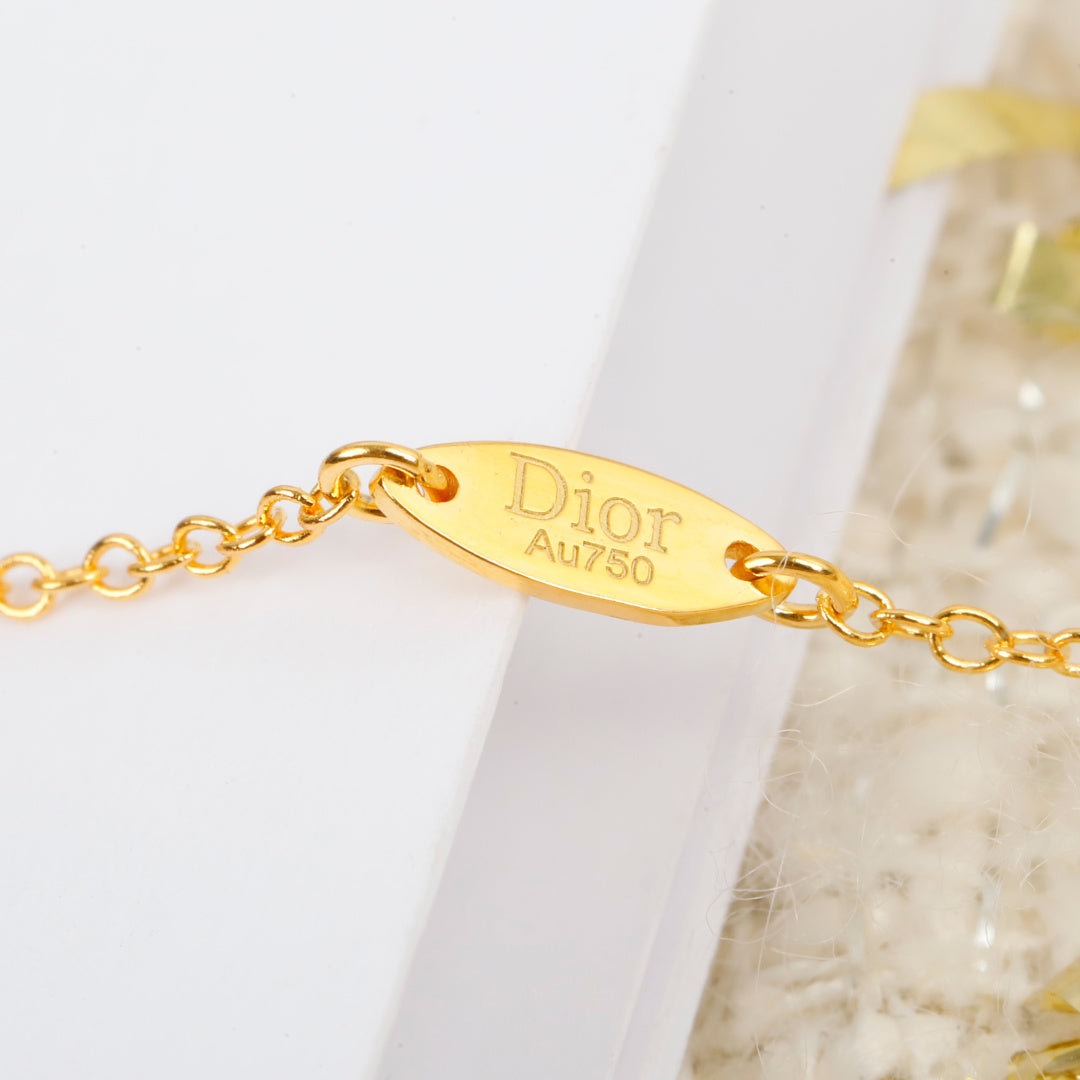 Pearl Pearl-Detail Pendant Necklace – Pearl Detail – Design 058 main product view