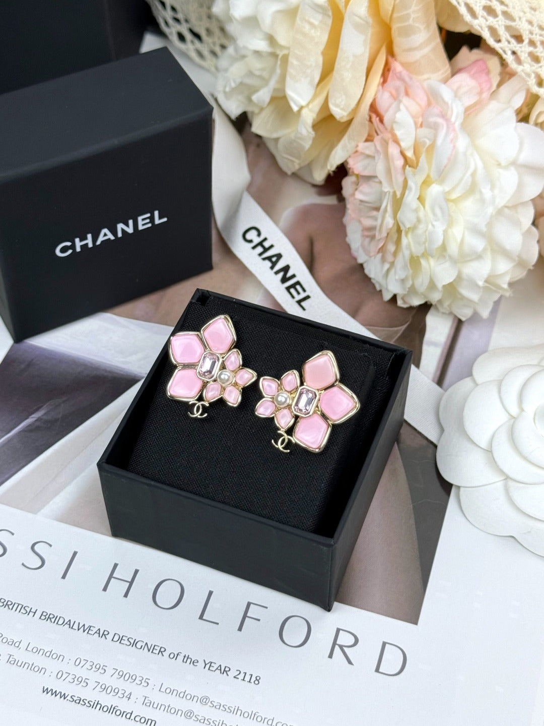 Floral Stud Earrings in Polished Metal-Tone – Pink Detail side detail
