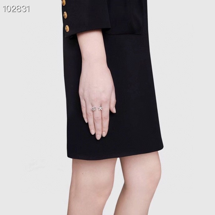 Double-G Emblem Statement Ring in Polished Metal-Tone – Design 010 side detail