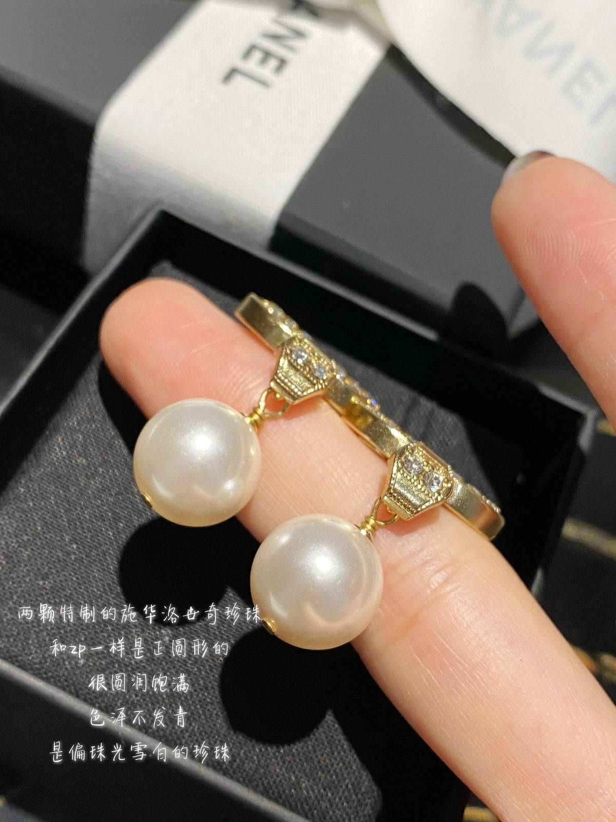 Double-C Emblem Pearl-Detail Stud Earrings – Pearl Detail – Design 012 main product view