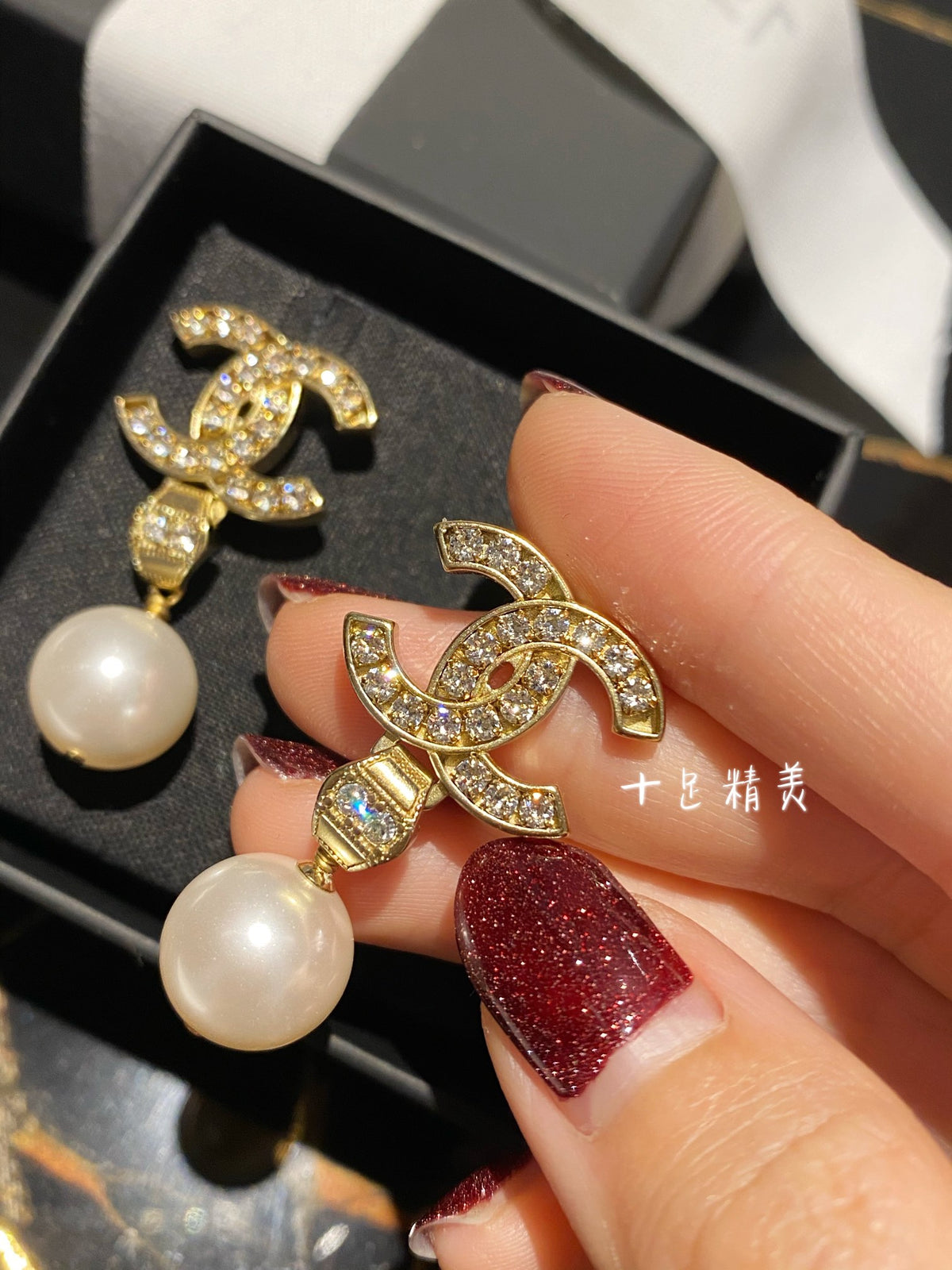 Double-C Emblem Pearl-Detail Stud Earrings – Pearl Detail – Design 012 close-up detail