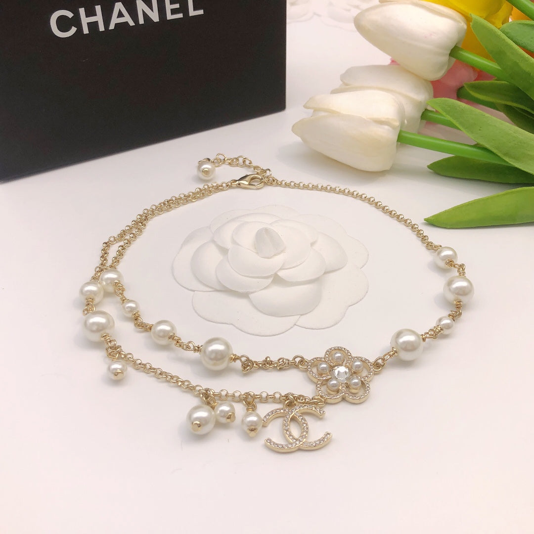 Camellia Pearl-Detail Pendant Necklace – Pearl Detail – Design 005 detail view