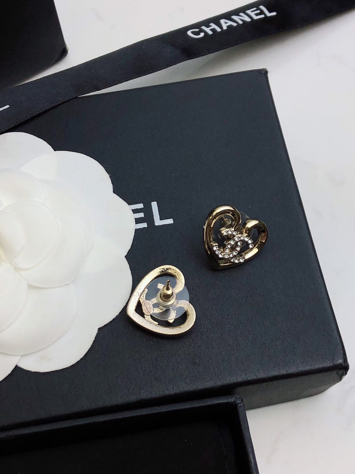 Heart Stud Earrings in Polished Metal-Tone – Heart Detail – Design 002 detail view