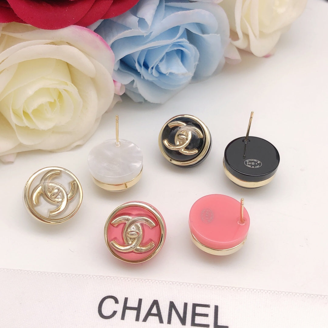 Round Stud Earrings in Gold-Tone – Red Detail – Design 002 detail view