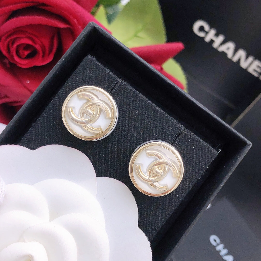 Round Stud Earrings in Gold-Tone – Red Detail – Design 002 detail view