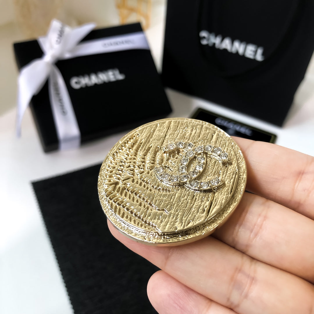 Double-C Emblem Brooch in Polished Metal-Tone – Design 036 side detail