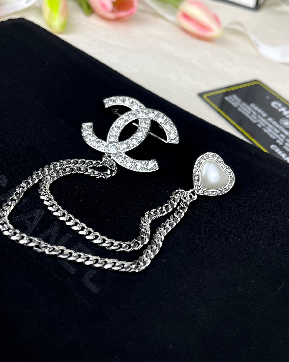 Heart Brooch in Polished Metal-Tone – Heart Detail detail view