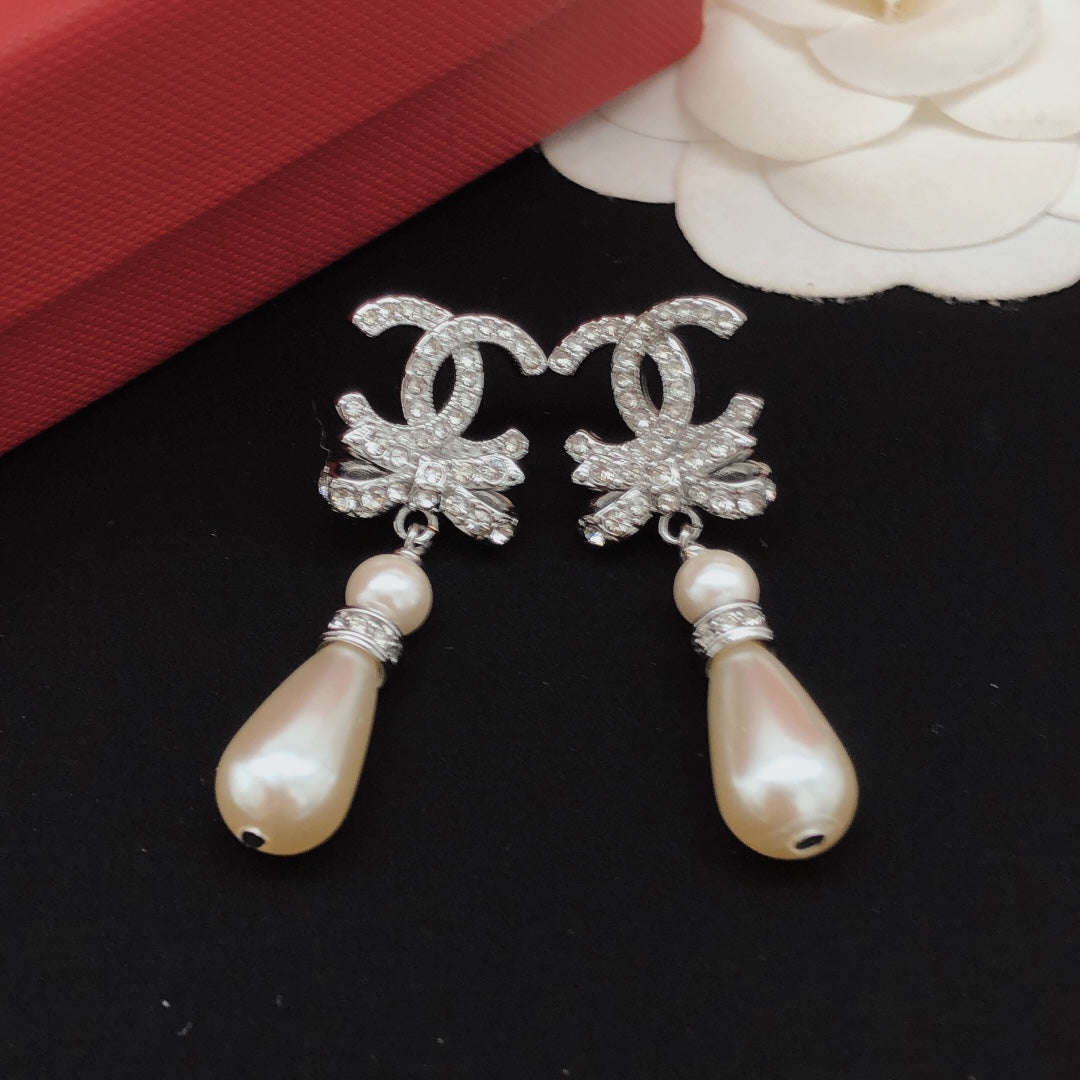 Bow Stud Earrings in Gold-Tone – Design 002 main product view