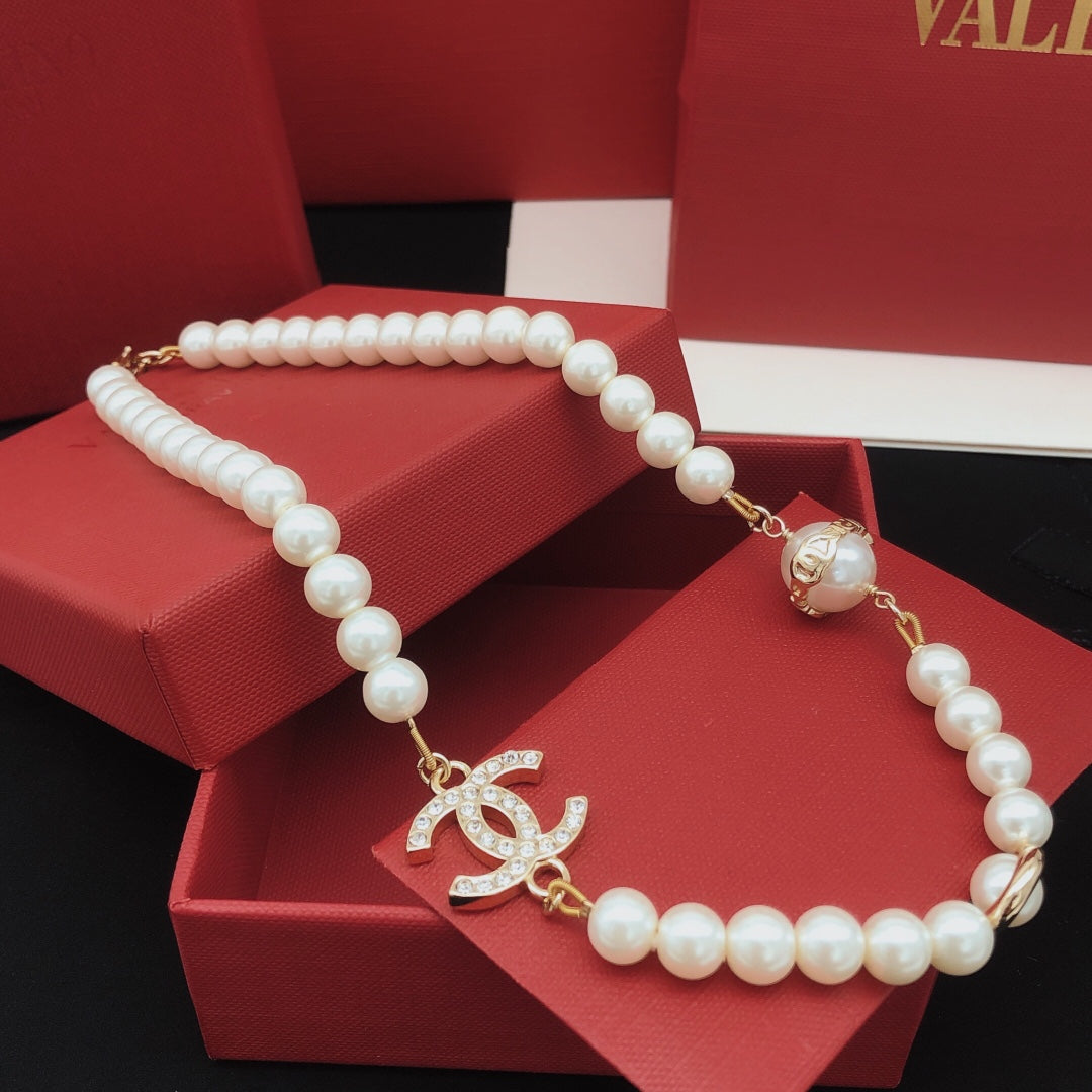 Pearl Pearl-Detail Pendant Necklace – Pearl Detail – Design 033 main product view