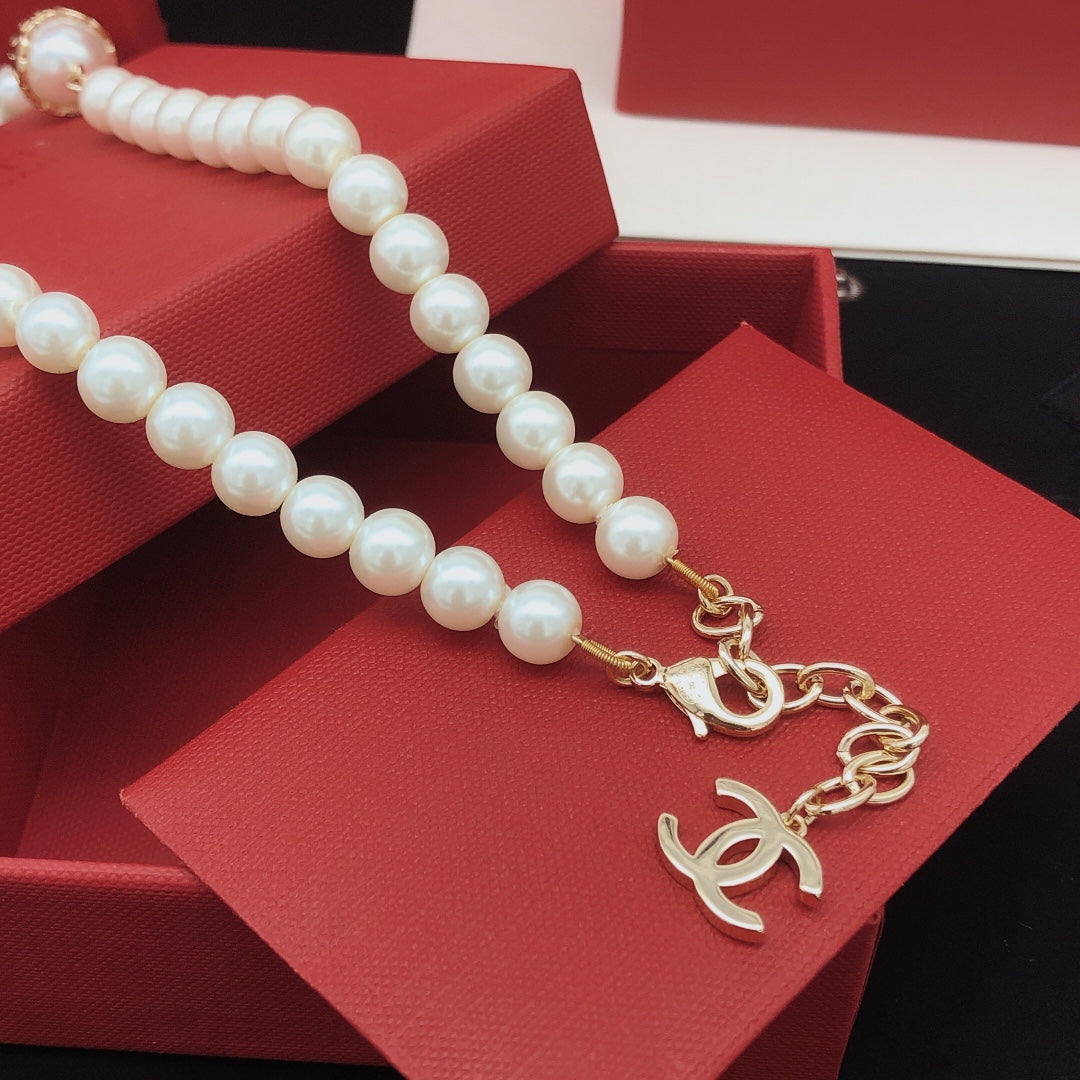 Pearl Pearl-Detail Pendant Necklace – Pearl Detail – Design 033 front product view