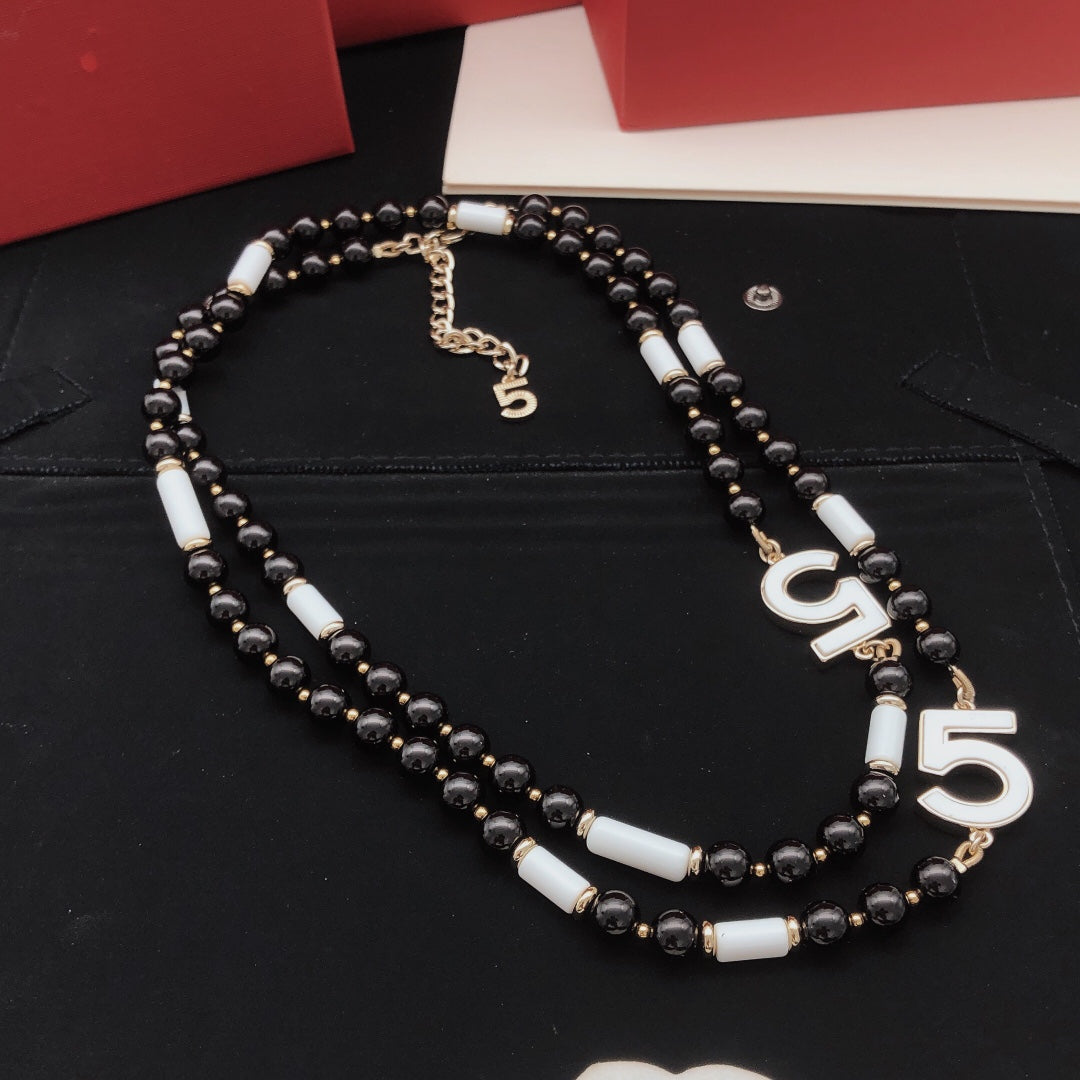 Pearl Pearl-Detail Pendant Necklace – Pearl Detail – Design 061 detail view