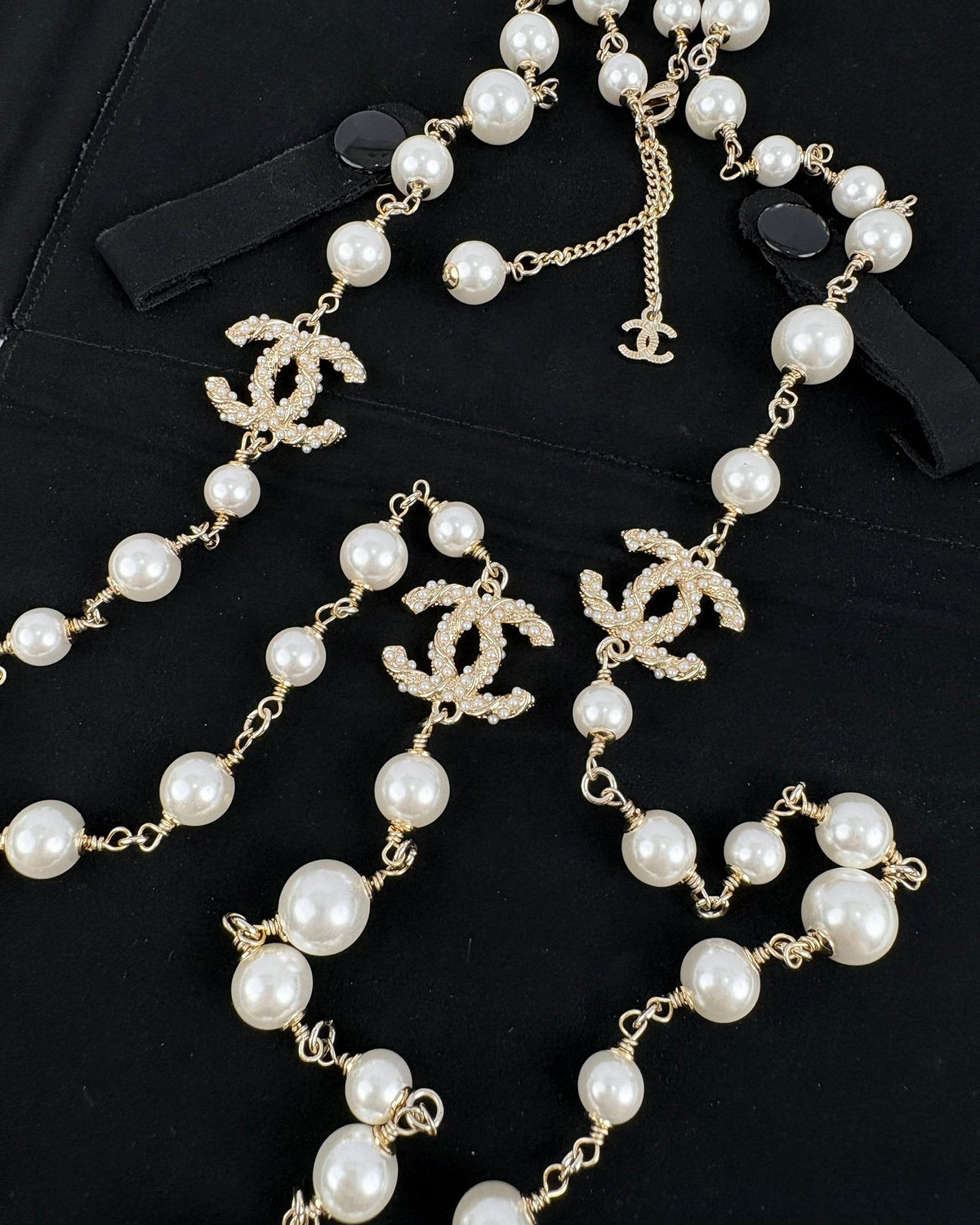 Double-C Emblem Pearl-Detail Pendant Necklace – Pearl Detail – Design 071 side detail