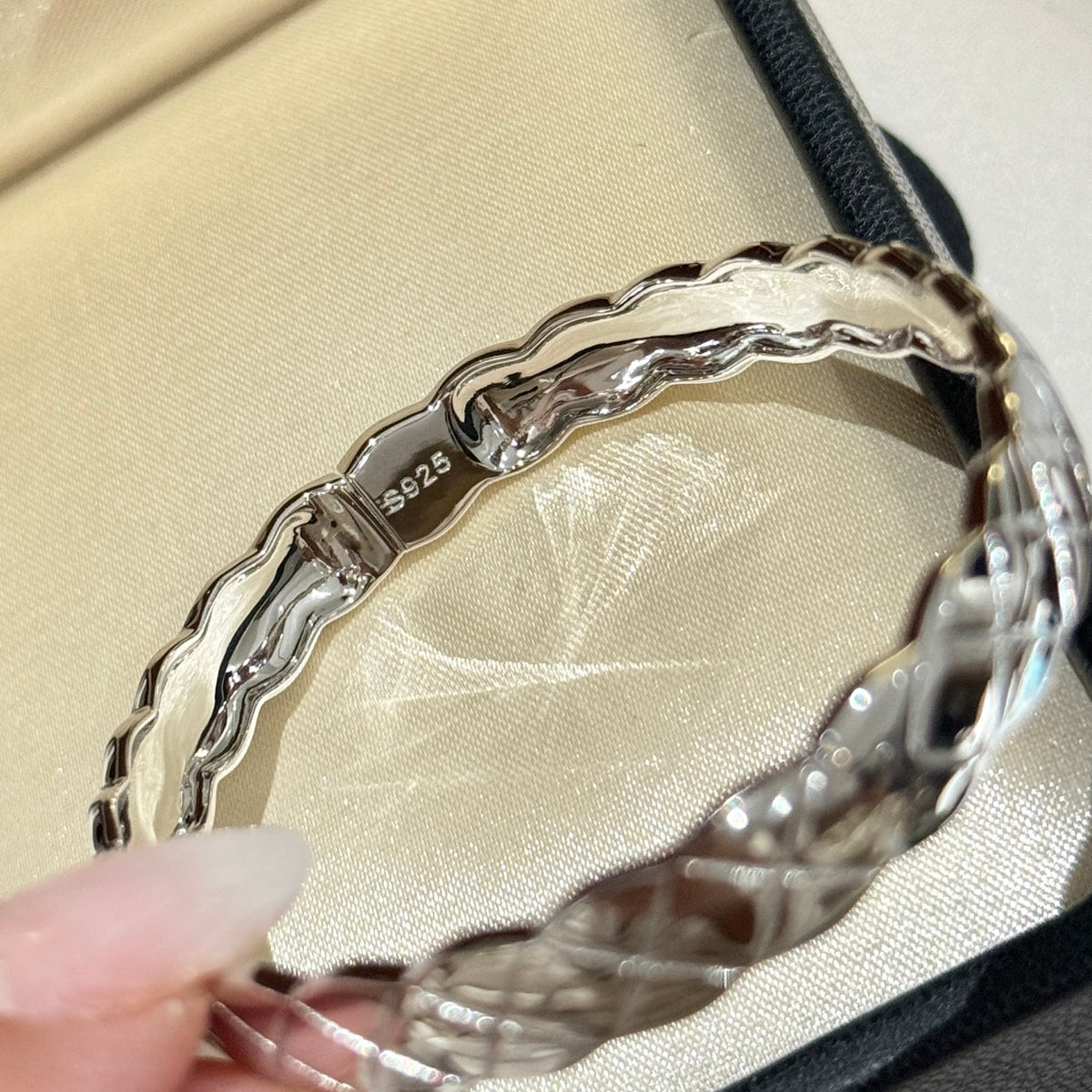 Signature Emblem Bangle in Gold-Tone – Design 008 front product view