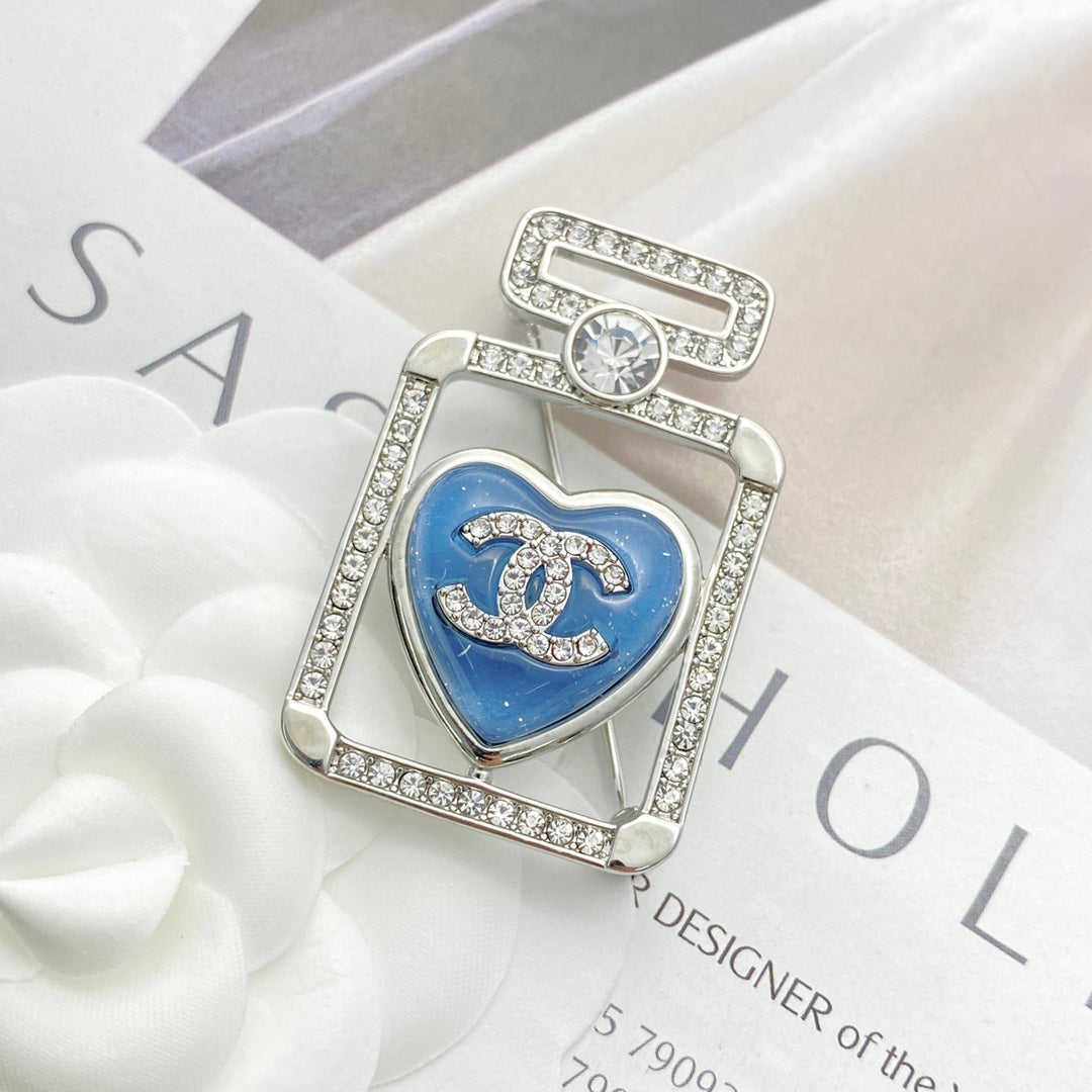 Heart Brooch in Polished Metal-Tone – Heart Detail – Design 002 styled product view