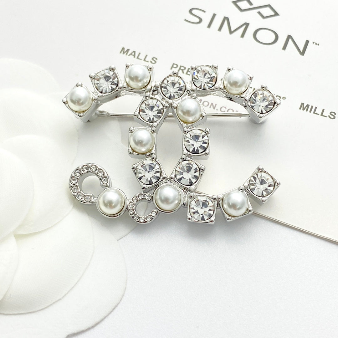 Double-C Emblem Brooch in Silver-Tone – Pearl Detail – Design 002 main product view
