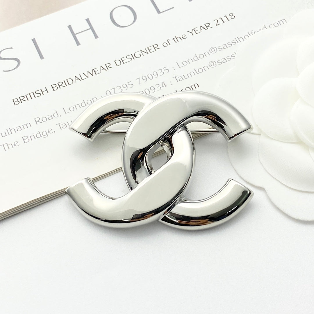 Double-C Emblem Brooch in Silver-Tone – Design 004 close-up detail