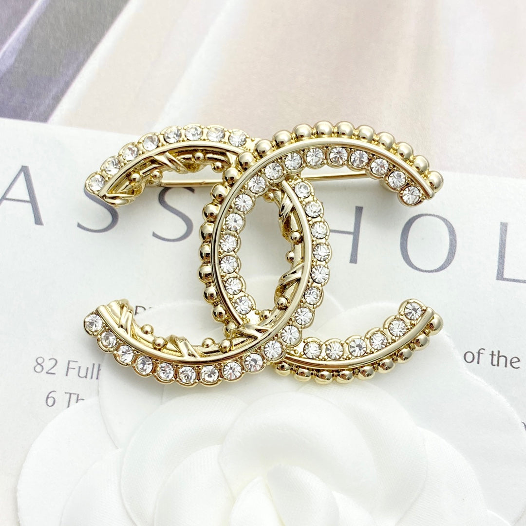 Double-C Emblem Brooch in Polished Metal-Tone – Design 062 side detail