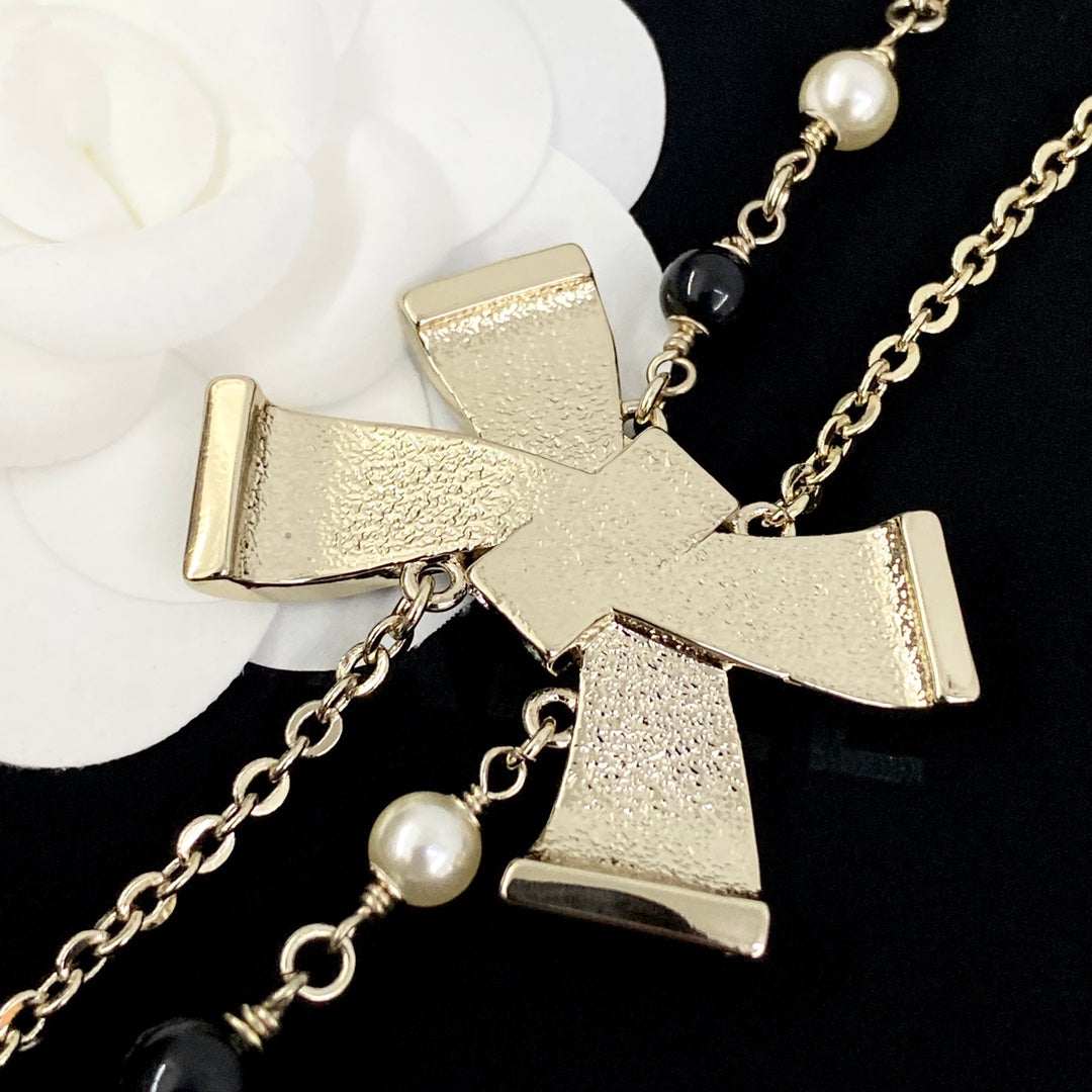 Bow Pearl-Detail Pendant Necklace – Pearl Detail – Design 010 close-up detail
