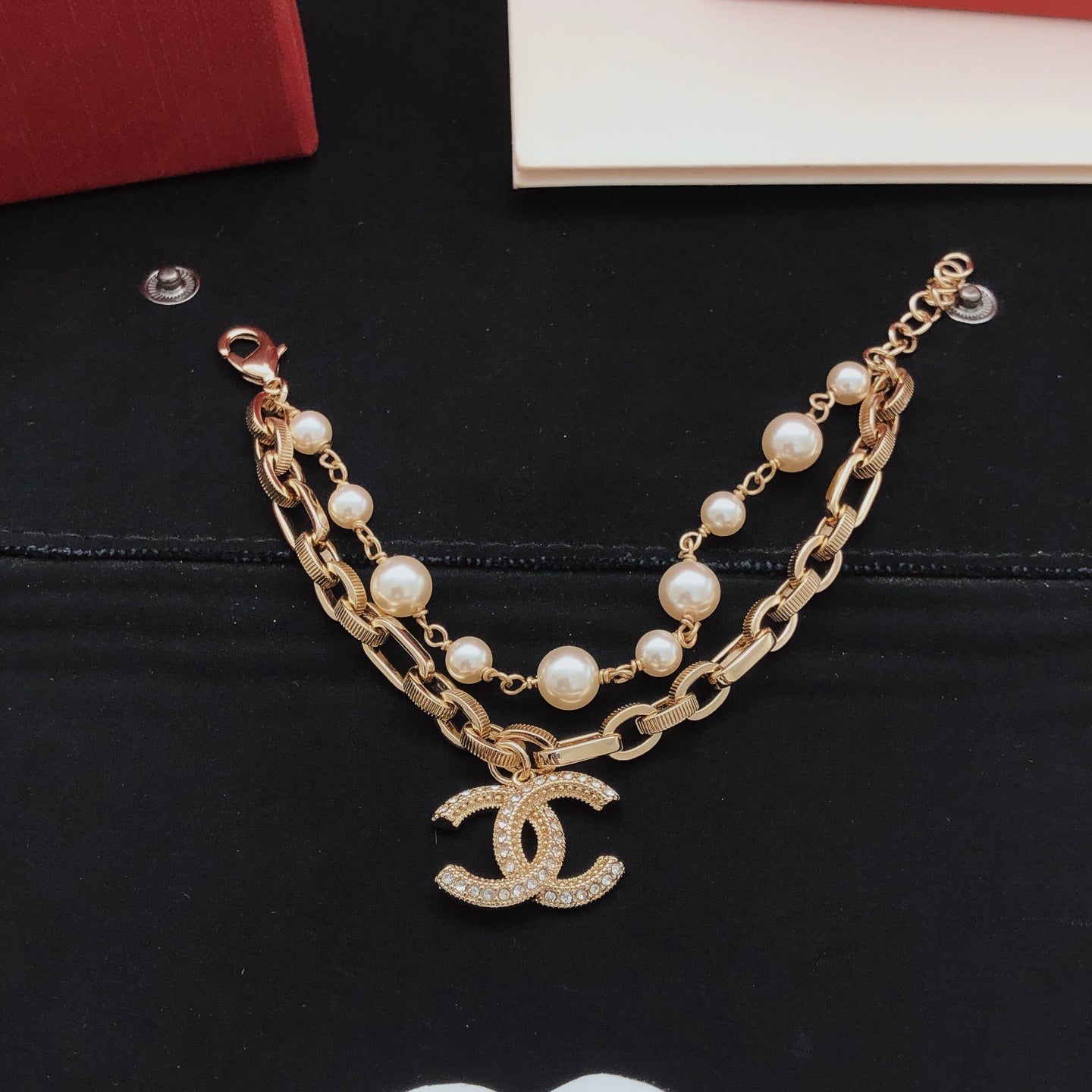 Pearl Bracelet in Gold-Tone – Pearl Detail – Design 004 front product view