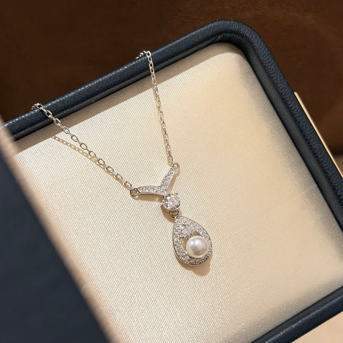 Pearl Pearl-Detail Pendant Necklace – Pearl Detail – Design 052 main product view