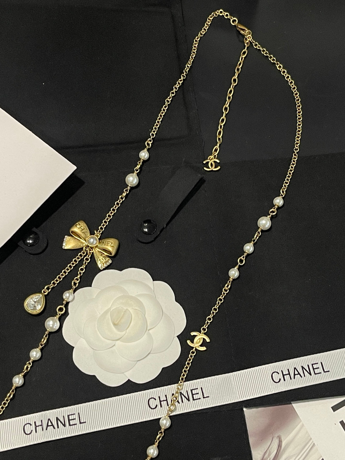Bow Pearl-Detail Pendant Necklace – Pearl Detail – Design 007 side detail