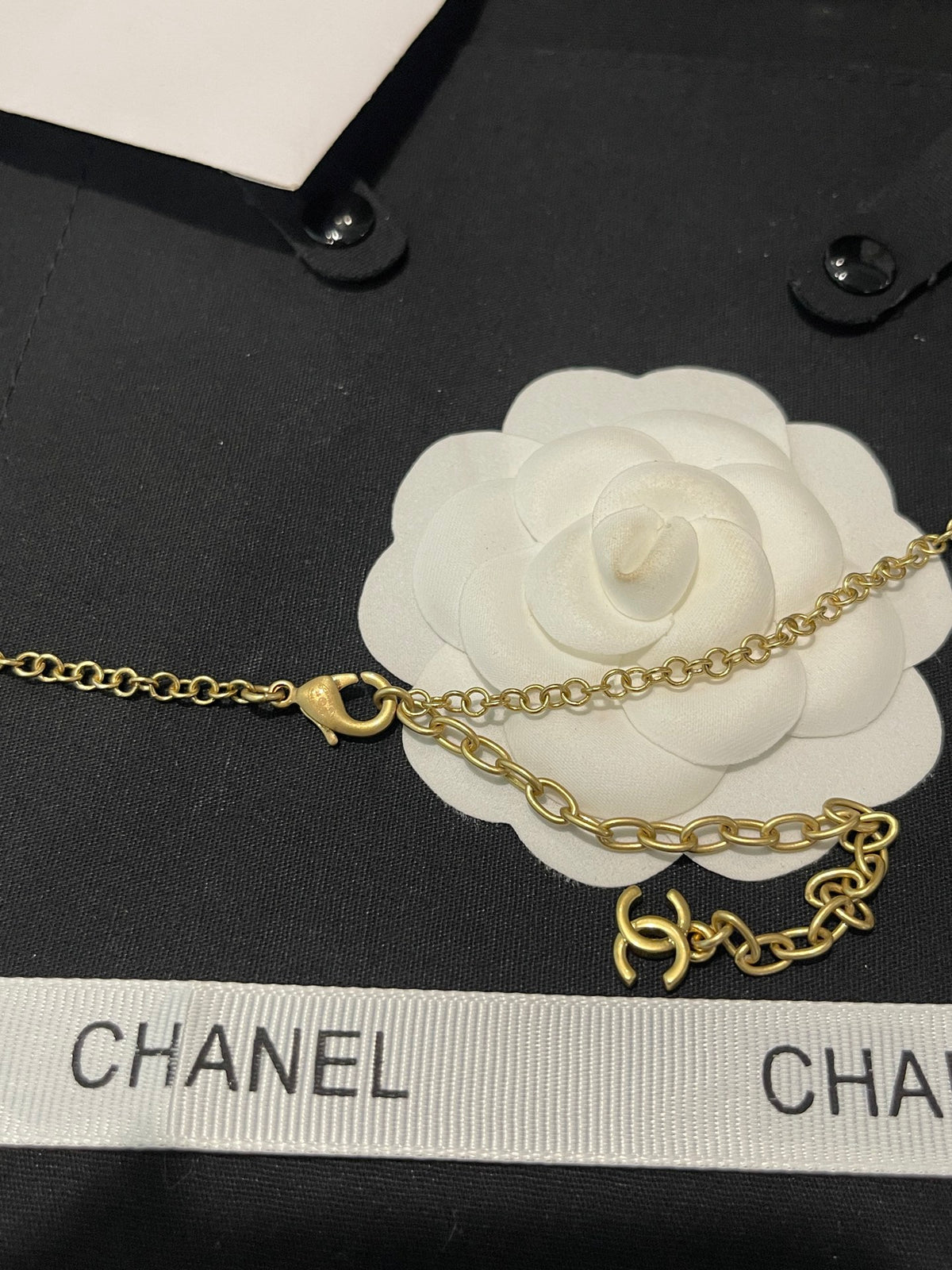 Bow Pearl-Detail Pendant Necklace – Pearl Detail – Design 007 close-up detail