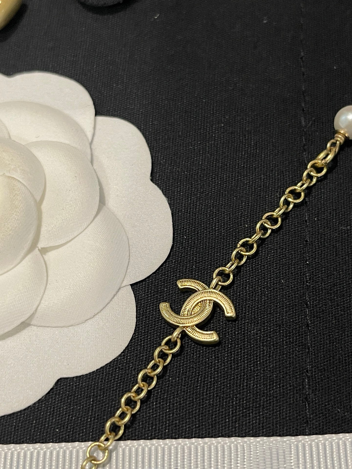 Bow Pearl-Detail Pendant Necklace – Pearl Detail – Design 007 detail view