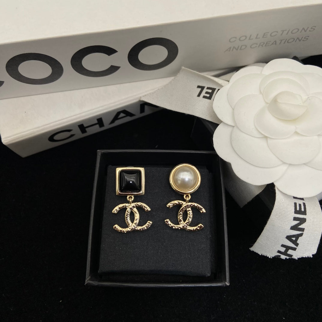 Pearl Pearl-Detail Stud Earrings – Pearl Detail – Design 006 front product view