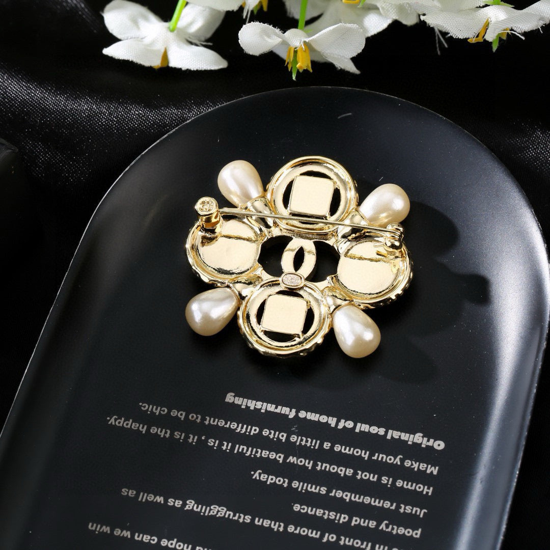 Signature Emblem Brooch in Polished Metal-Tone – Design 043 close-up detail