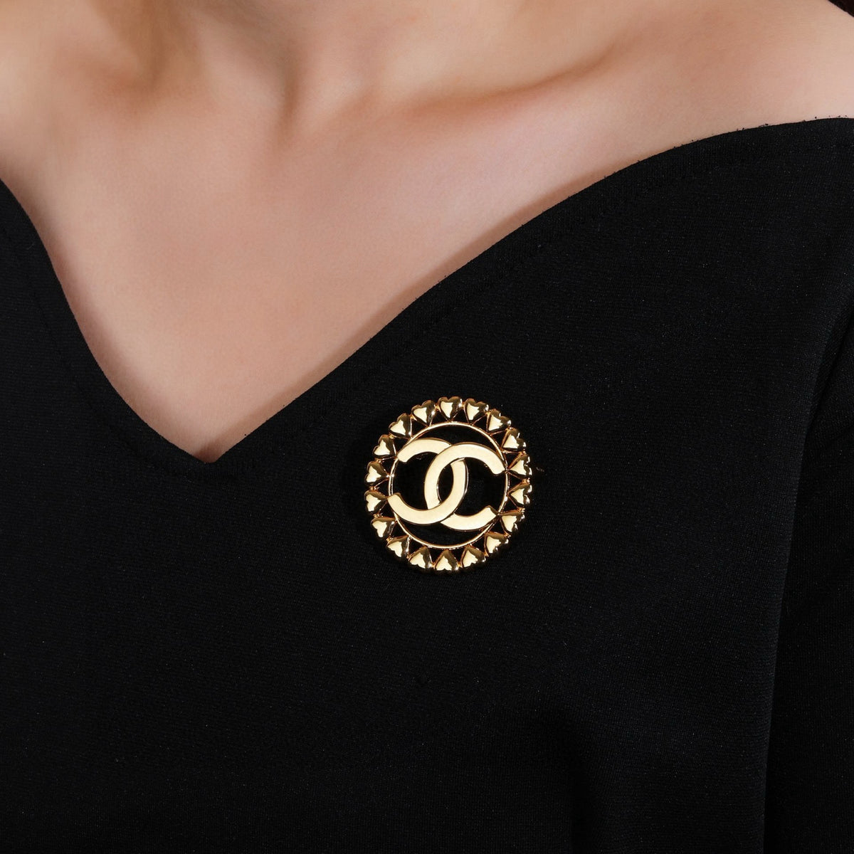 Double-C Emblem Brooch in Polished Metal-Tone – Design 060 side detail
