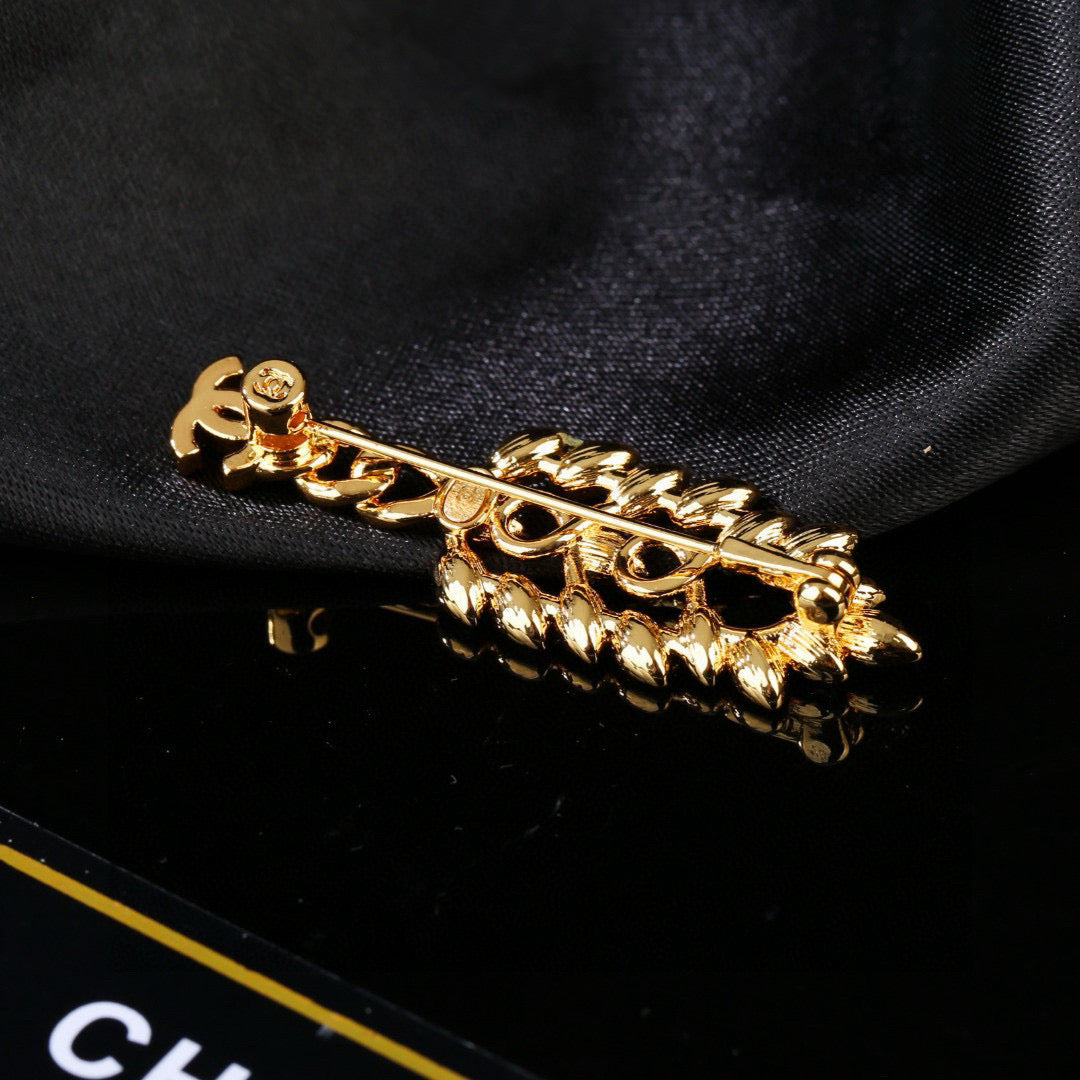 Double-C Emblem Brooch in Polished Metal-Tone – Design 058 main product view