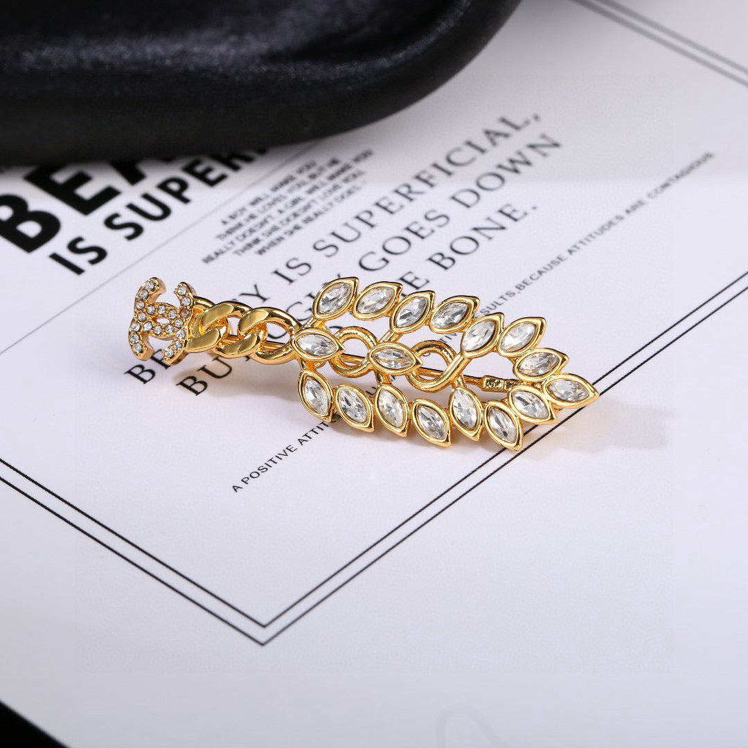 Double-C Emblem Brooch in Polished Metal-Tone – Design 058 front product view