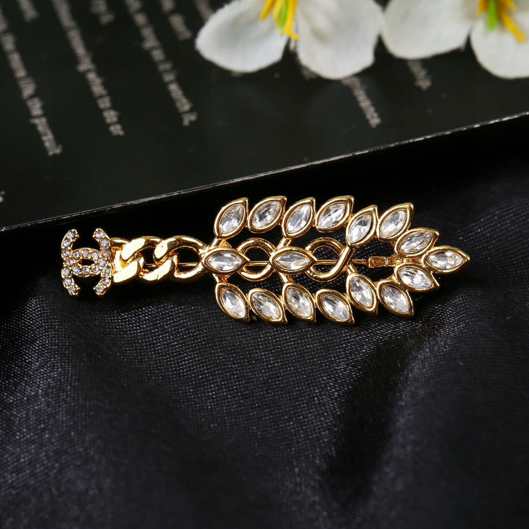 Double-C Emblem Brooch in Polished Metal-Tone – Design 058 close-up detail