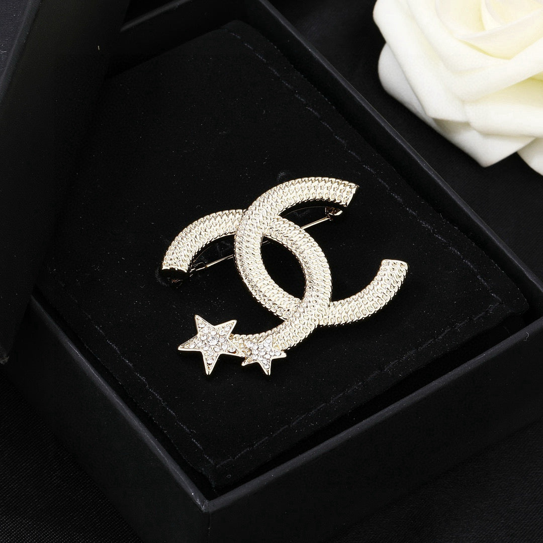 Double-C Emblem Brooch in Polished Metal-Tone – Design 015 close-up detail