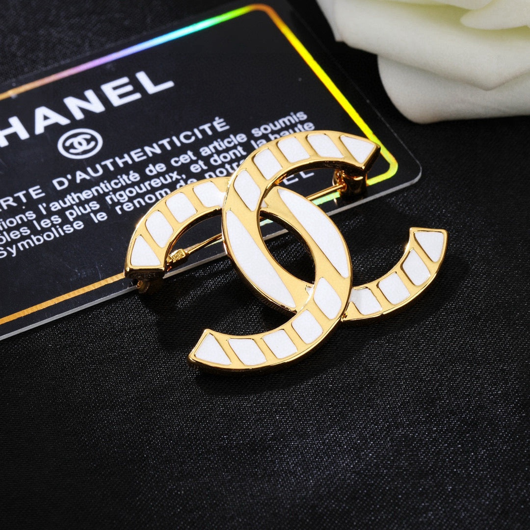 Double-C Emblem Brooch in Polished Metal-Tone – Design 012 side detail